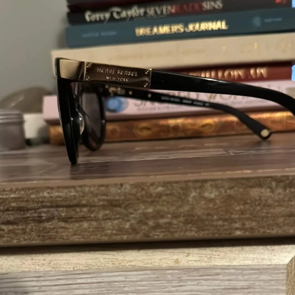 Henri Bendel Sunglasses - Picture 2 of 2